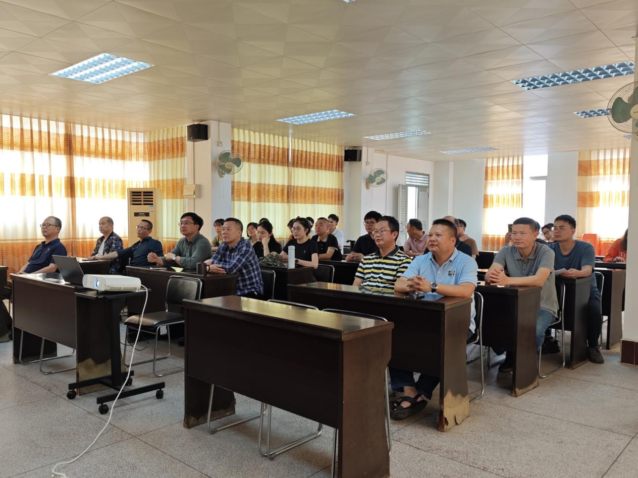 強(qiáng)化警示教育  嚴(yán)守紀(jì)律底線.docx_2