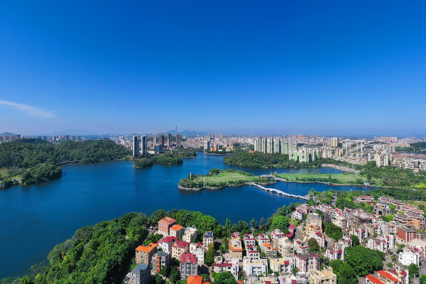 “陽江藍” 鴛鴦湖。梁文棟 攝.jpg