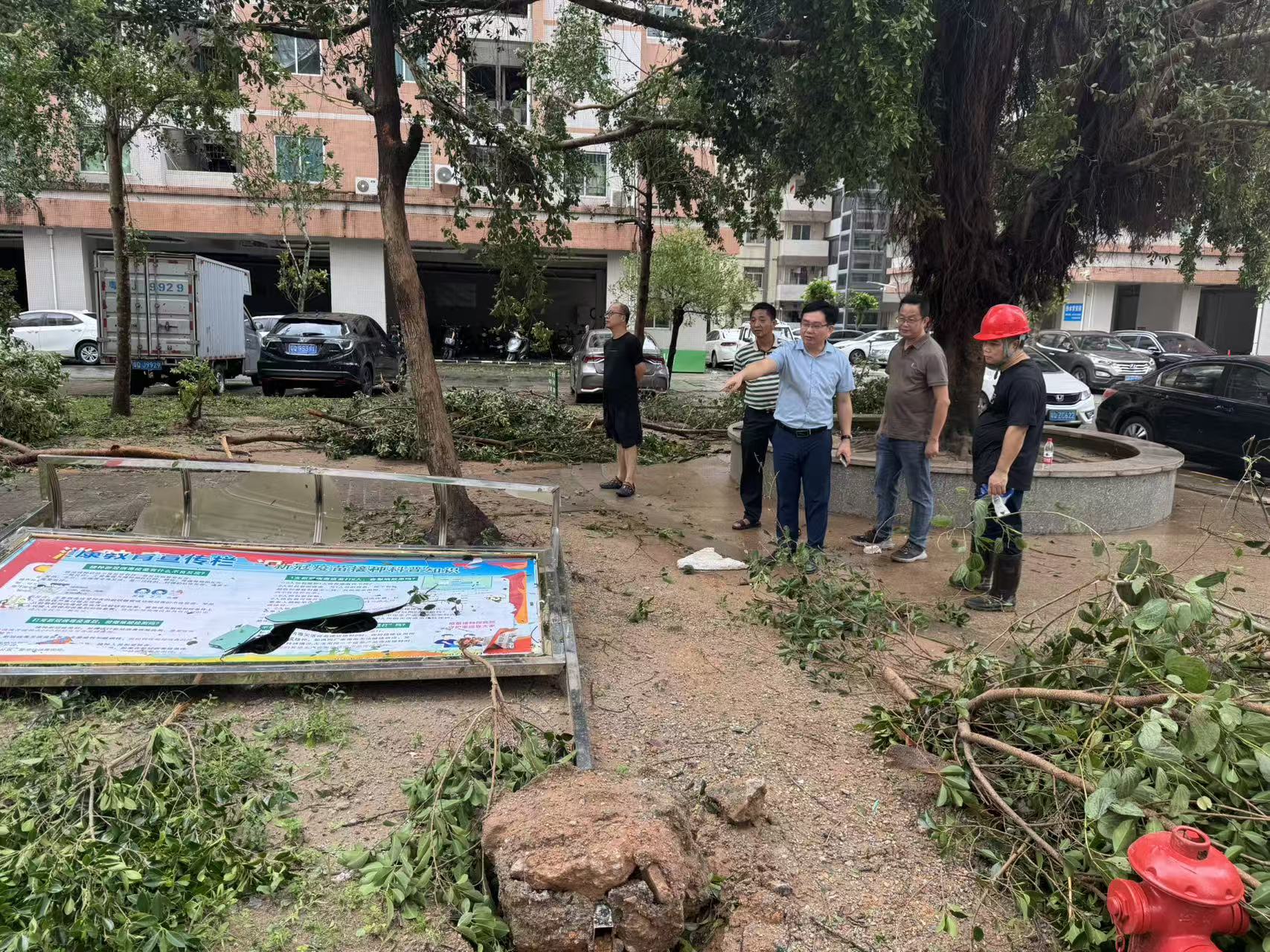 全力推進(jìn)公租房臺(tái)風(fēng)災(zāi)后復(fù)產(chǎn).docx_2