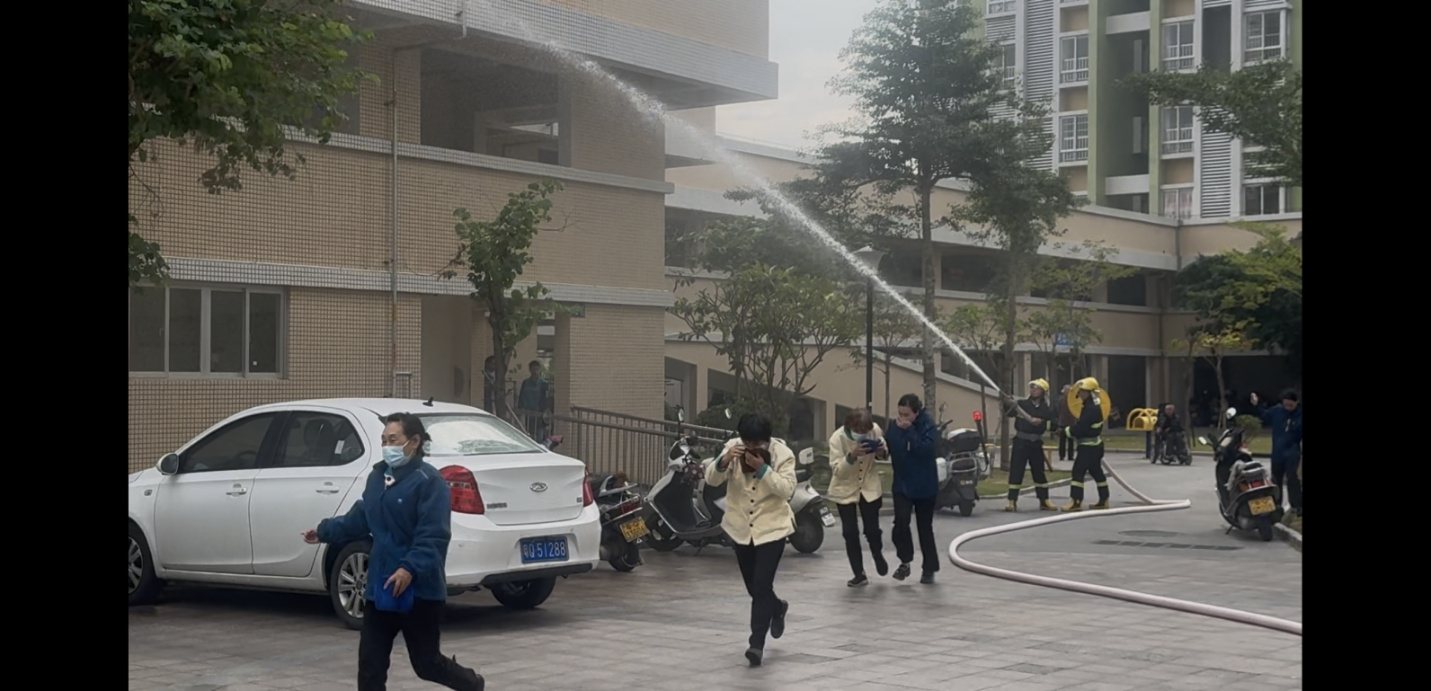 市住房保障事務中心開展消防演練筑牢冬季安全“防火墻”.docx_2