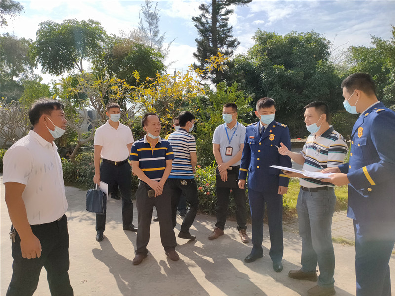 檢查組各成員就檢查工作交流意見(jiàn)